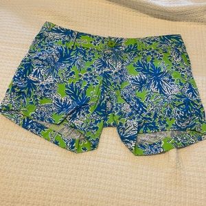 Lilly Pulitzer Callahan Short size 2. Excellent used condition.